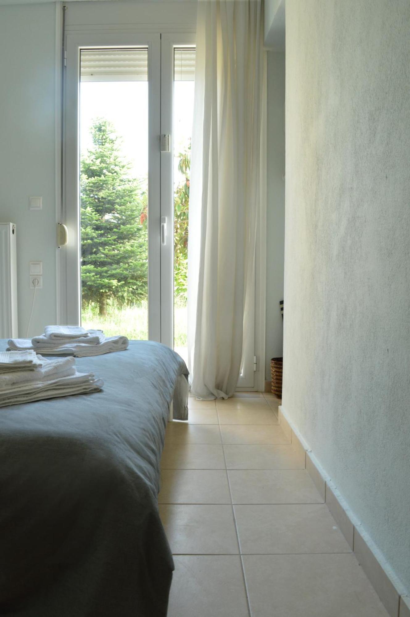 Sunny Retreat With A Garden Terrace Private Room อิโออันนินา ภายนอก รูปภาพ