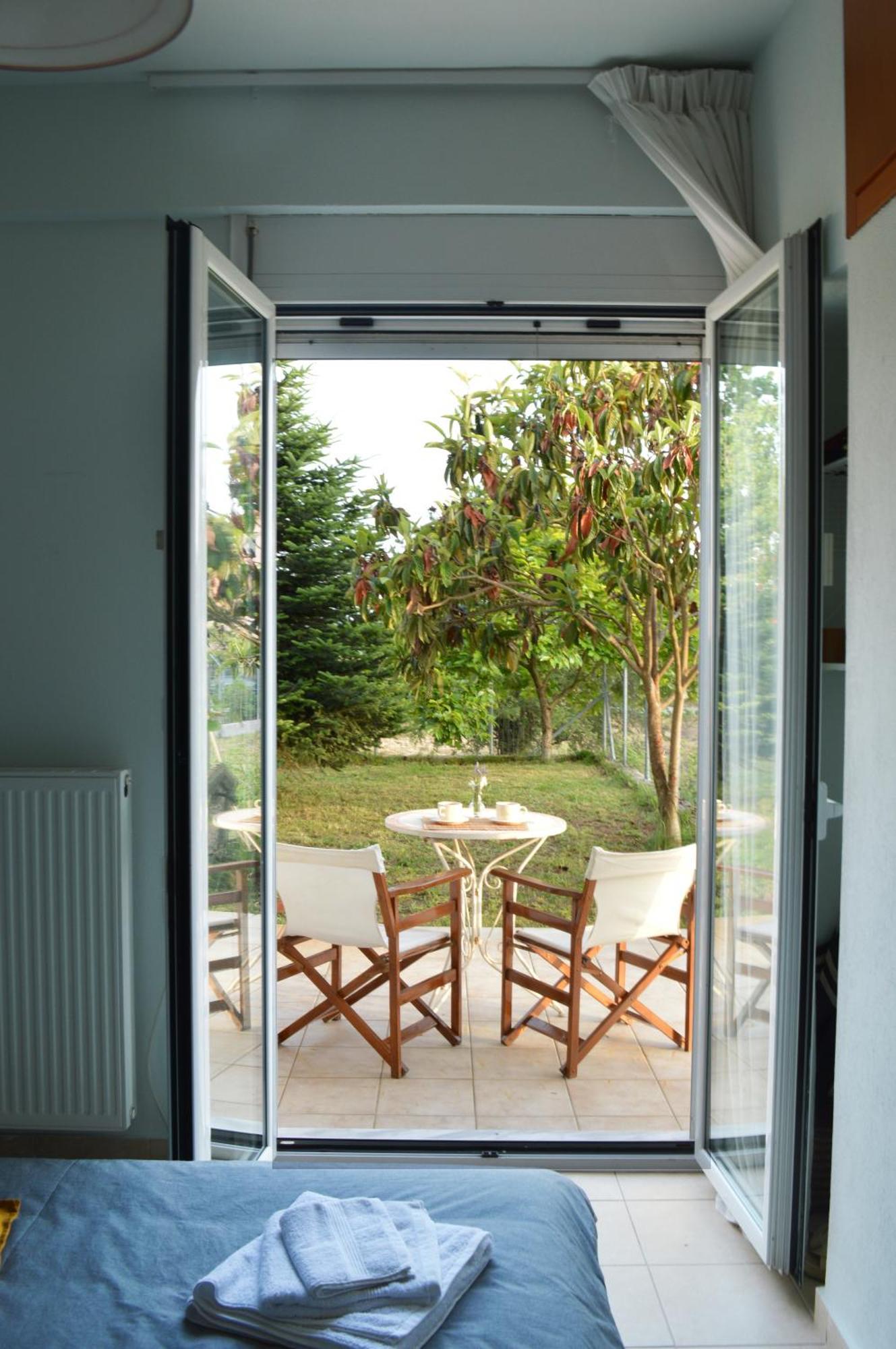 Sunny Retreat With A Garden Terrace Private Room อิโออันนินา ภายนอก รูปภาพ